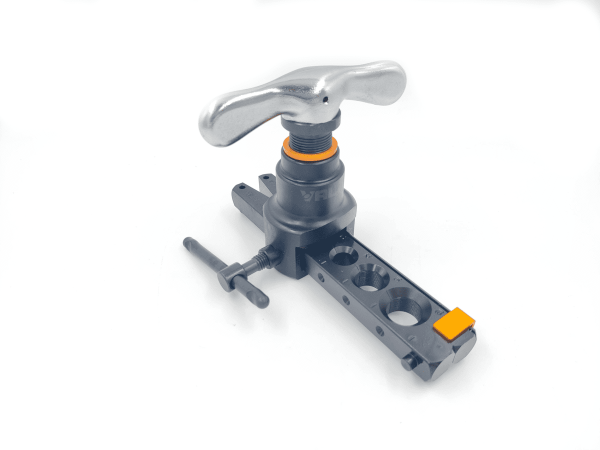 Вальцовка эксцентриковая Value VFT-808U-MI (2 плашки 1/4" - 3/4" и 6мм - 19мм; с ограничителем подачи трубы; в кейсе)