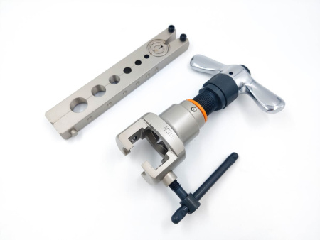 Вальцовка эксцентриковая с реверсом Value VFT-809-IS (1/4" - 3/4"; с труборезом VTC-32; упак. кейс)