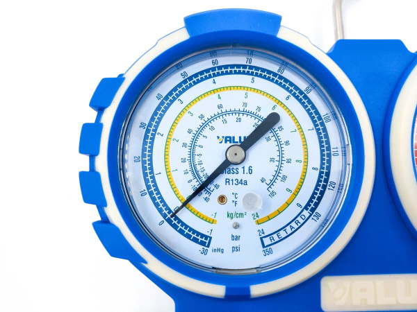 Манометрический коллектор VALUE VMG-2-R134A (2-х вентильный; 3 шланга 120 см; вентили быстросъемные, манометры 80 мм; упак. кейс)