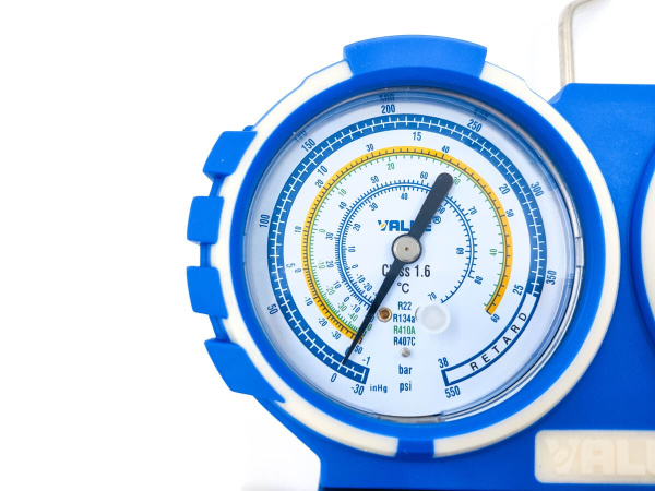 Манометрический коллектор Value VMG-2-R410A-B-03 (R22, R134a, R410a, R407C; 2-х вентильный; без шлангов; манометры 68 мм; упак. блистер)